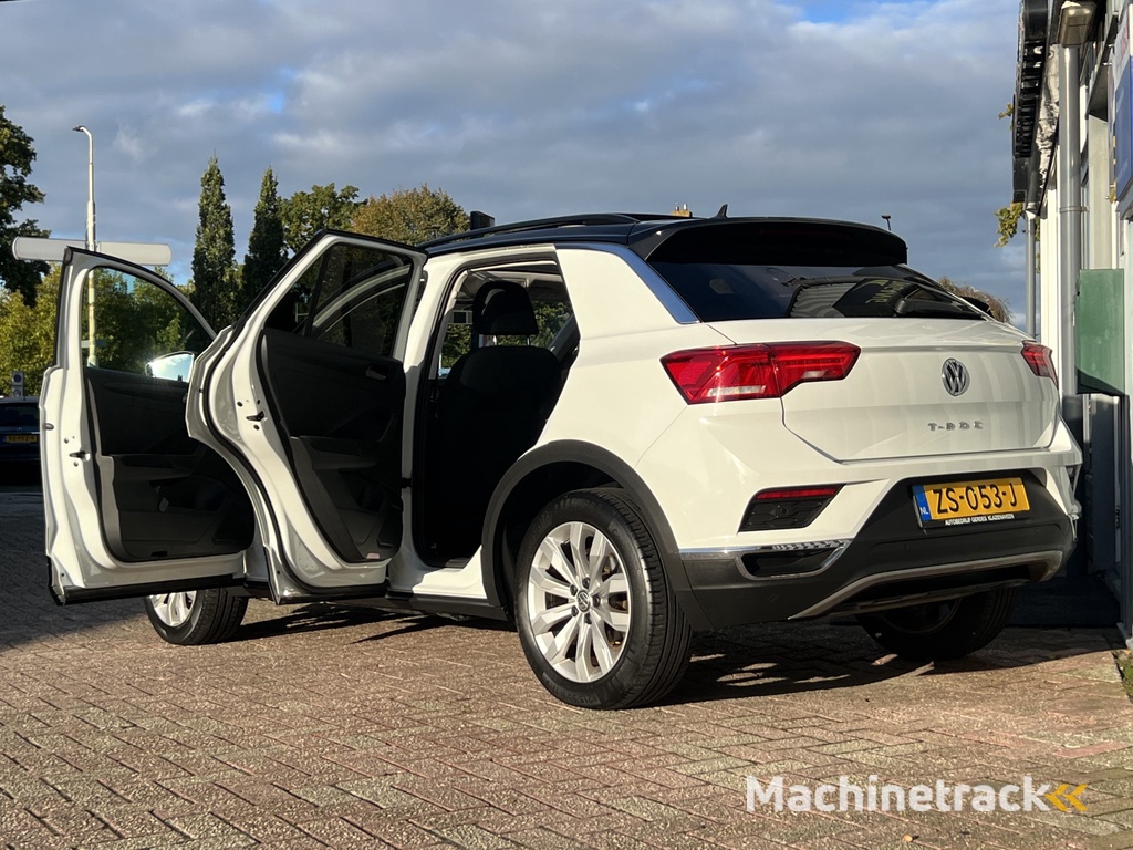 Volkswagen T-Roc 1.0 TSI Style | PANORAMADAK | ACHTERUITCAMERA | NAVIGATIE |