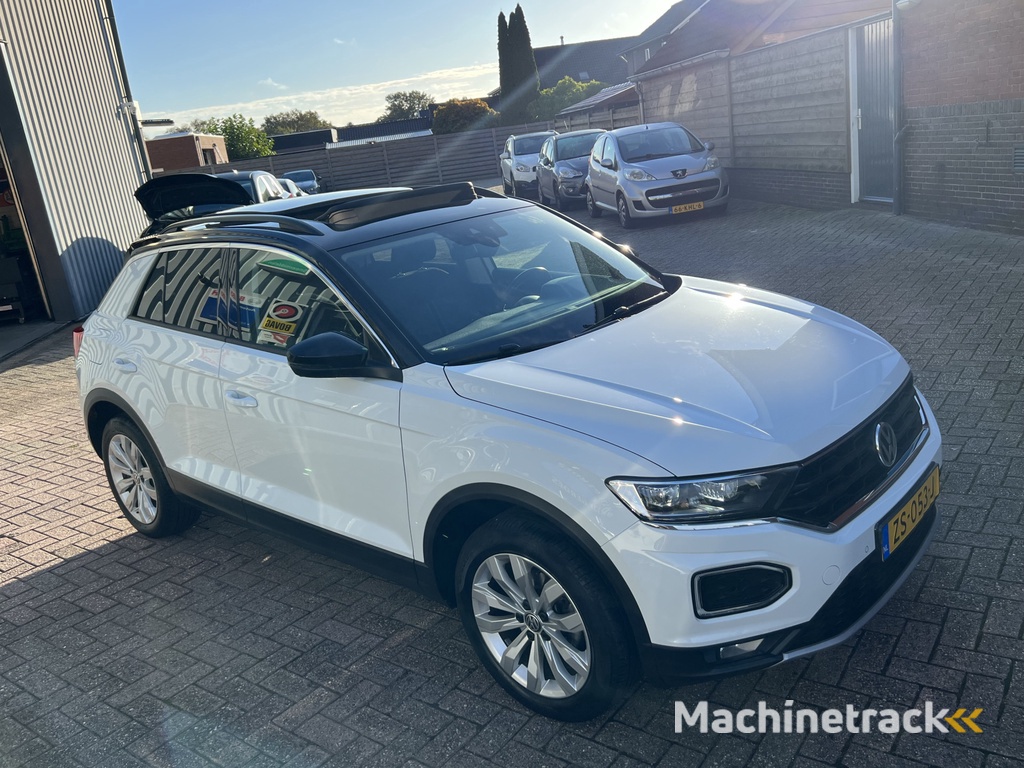 Volkswagen T-Roc 1.0 TSI Style | PANORAMADAK | ACHTERUITCAMERA | NAVIGATIE |
