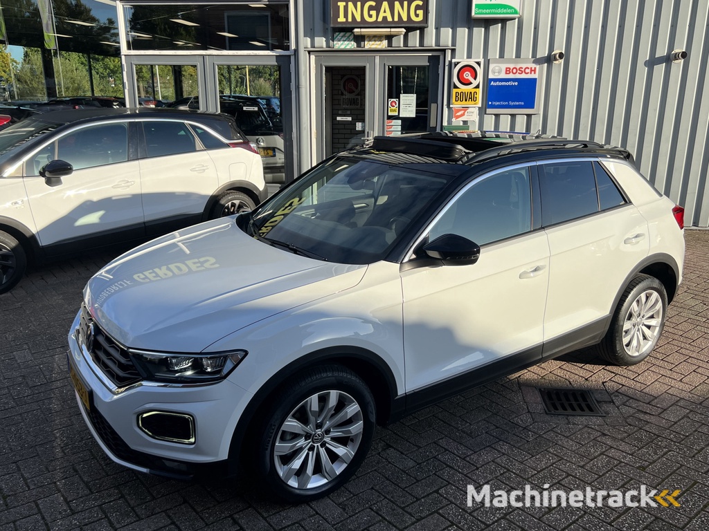 Volkswagen T-Roc 1.0 TSI Style | PANORAMADAK | ACHTERUITCAMERA | NAVIGATIE |