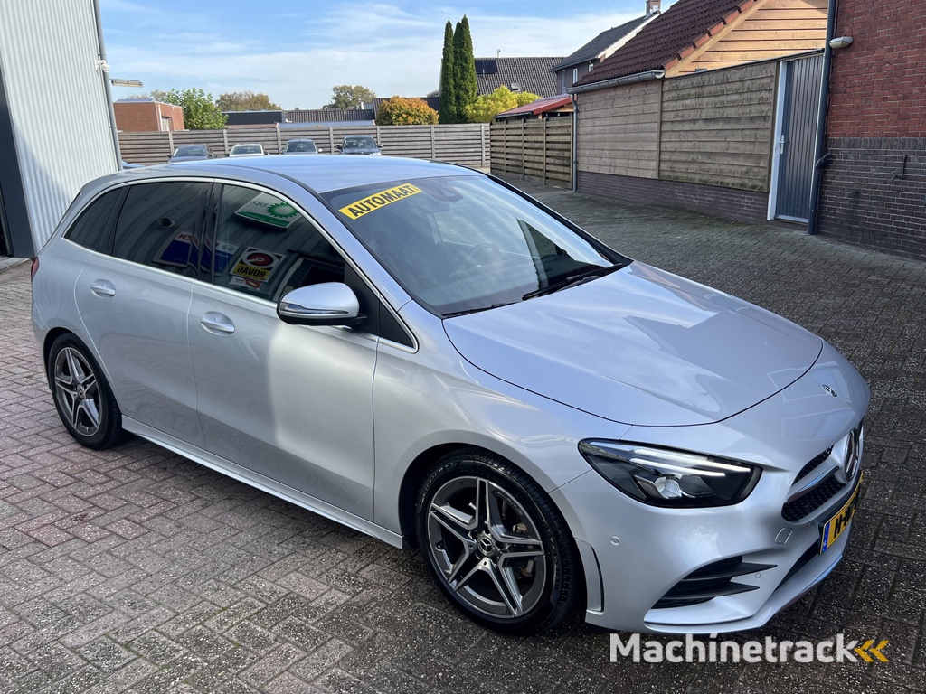 Mercedes-Benz B-klasse 180 Business Solution AMG. | NW STAAT | FULL LED | CAMERA | ELEKT KOFFER |