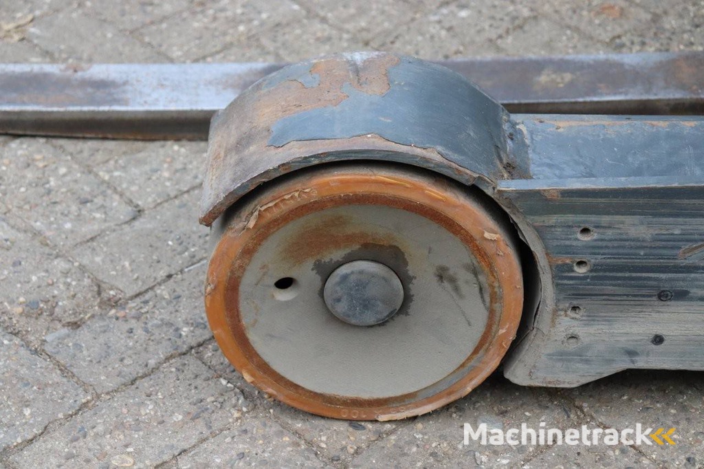 Schubmaststapler Linde R16-01 Elektro 1600kg 8,0m 2015