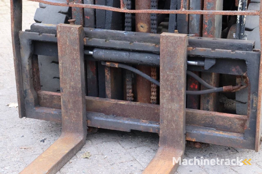 Gabelstapler Nissan FJ02A25U Diesel 2500kg 6,0m