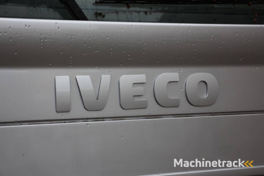 Platte laadbak Vrachtwagen Iveco 190S Diesel 228kW 2006