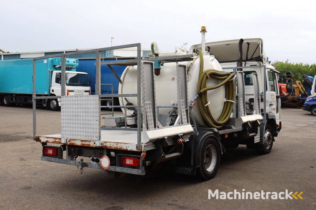 Volvo FL6 Diesel 250hp box truck