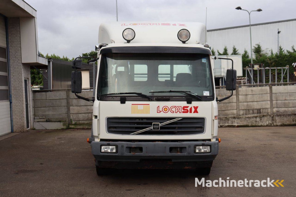 Volvo FL6 Diesel 250hp box truck