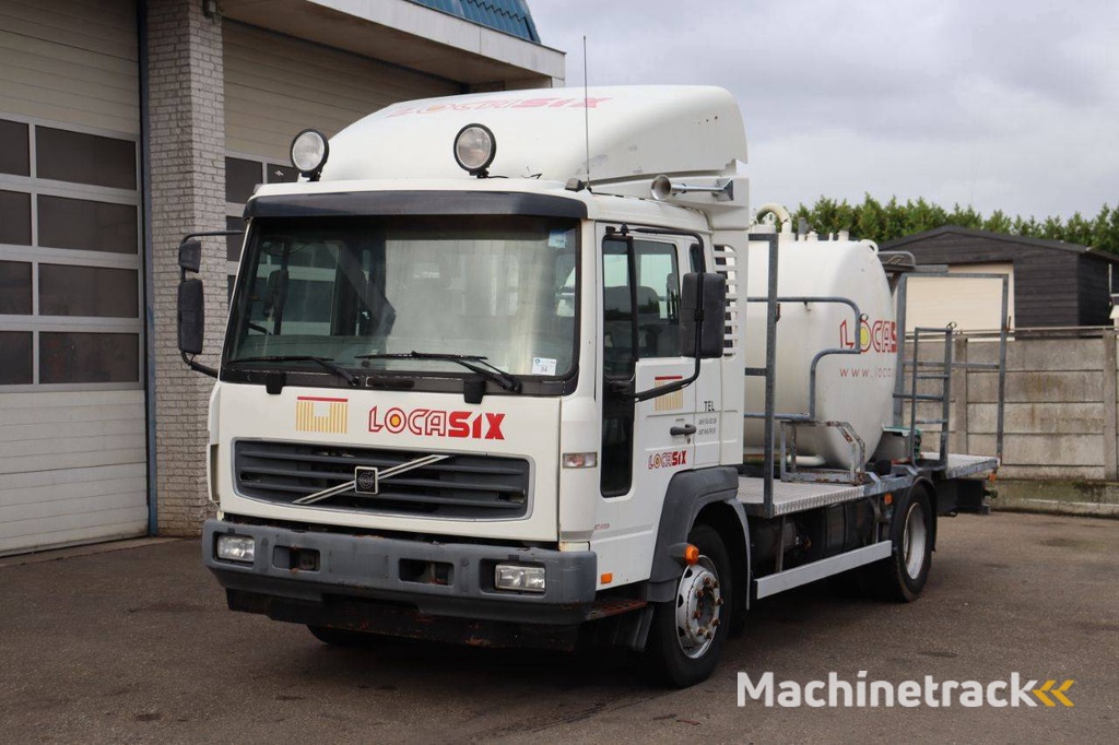 Volvo FL6 Diesel 250hp box truck