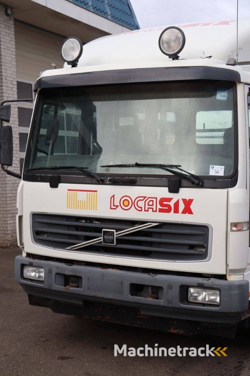 Volvo FL6 Diesel 250hp box truck