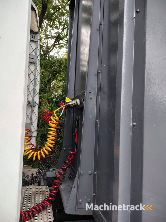 Curtainsider trailer LAG O-3-39 01 2005