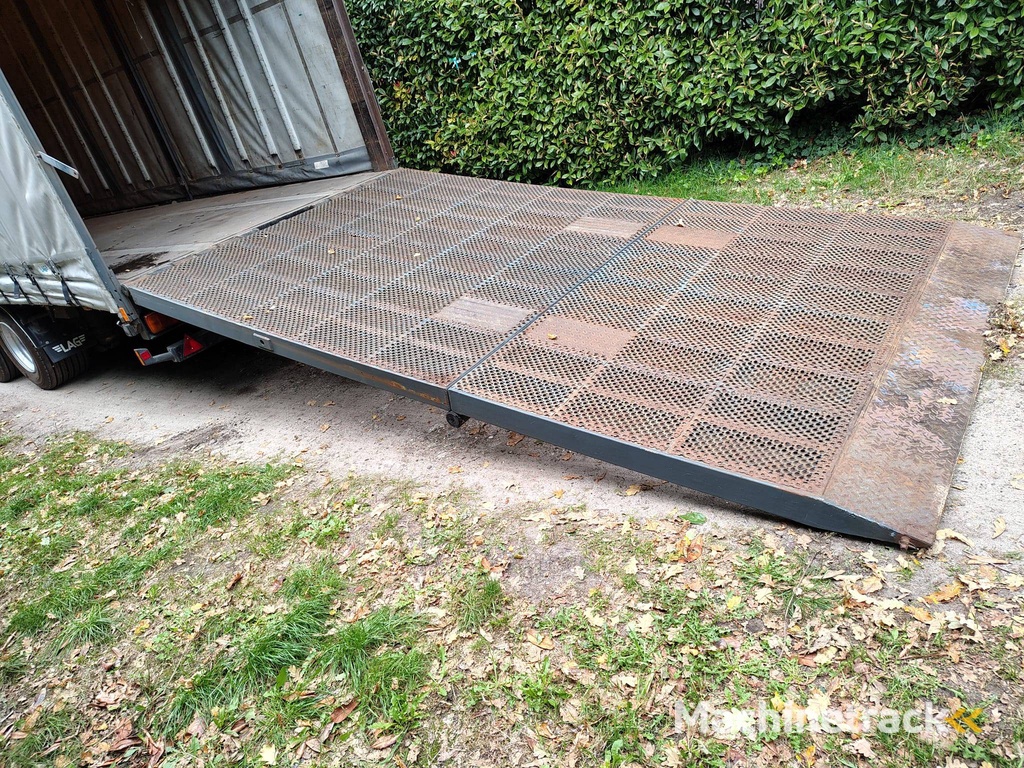 Curtainsider trailer LAG O-3-39 01 2005