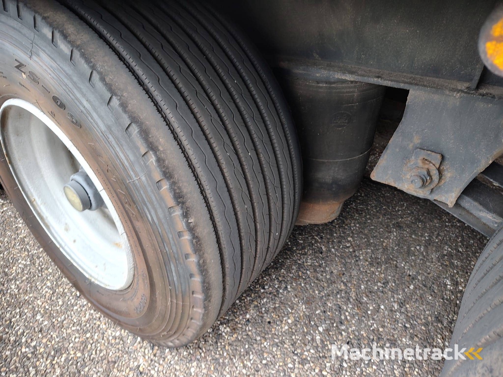 Curtainsider trailer LAG O-3-39 01 2005