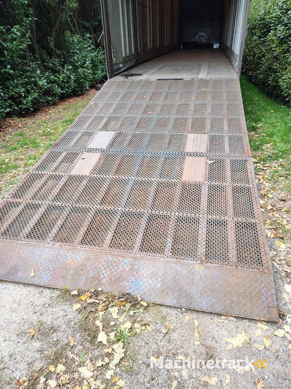 Curtainsider trailer LAG O-3-39 01 2005