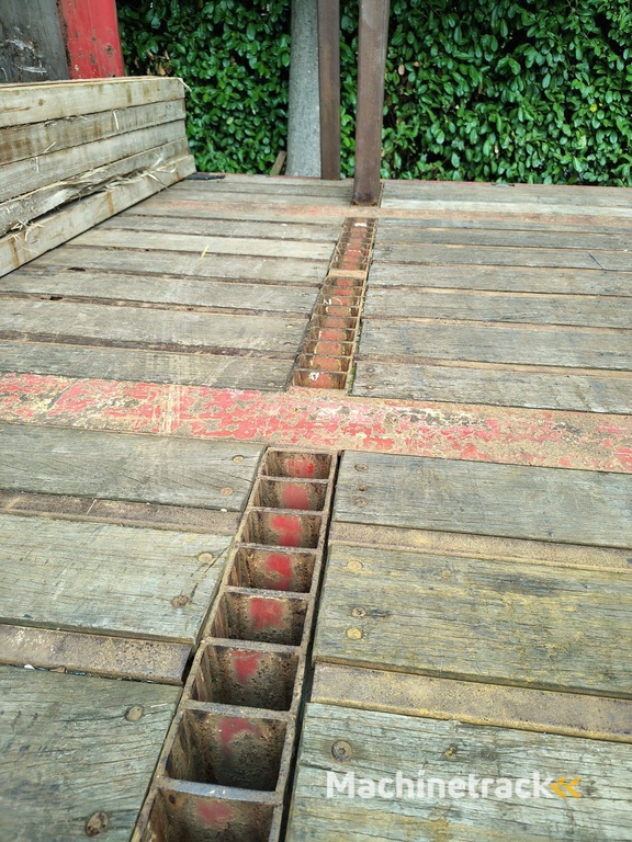 Flatbed Trailer ES-GE 3-SAL-39-NA 2010