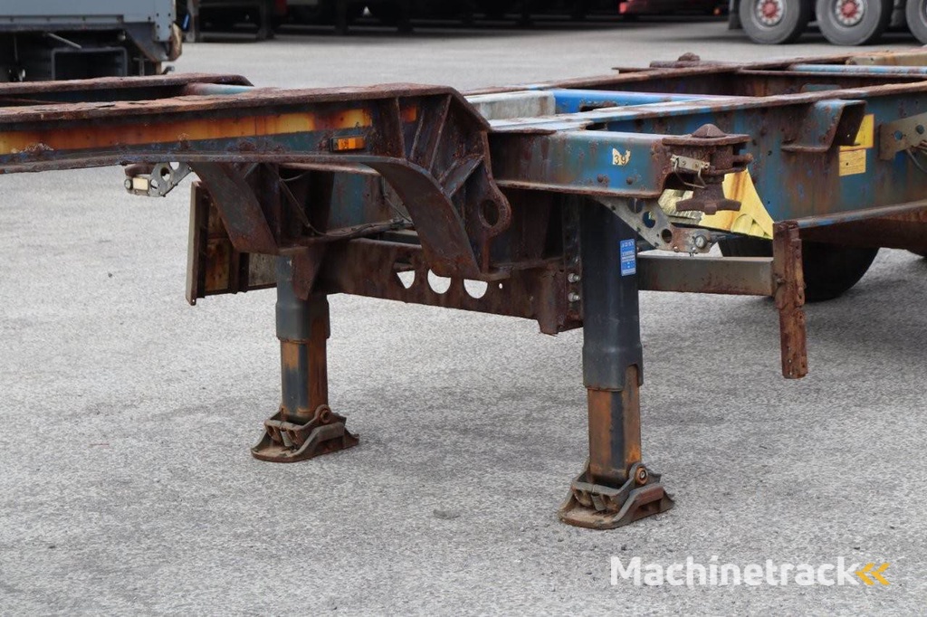 Container chassis Schmitz Cargobull SGF*S3 2013