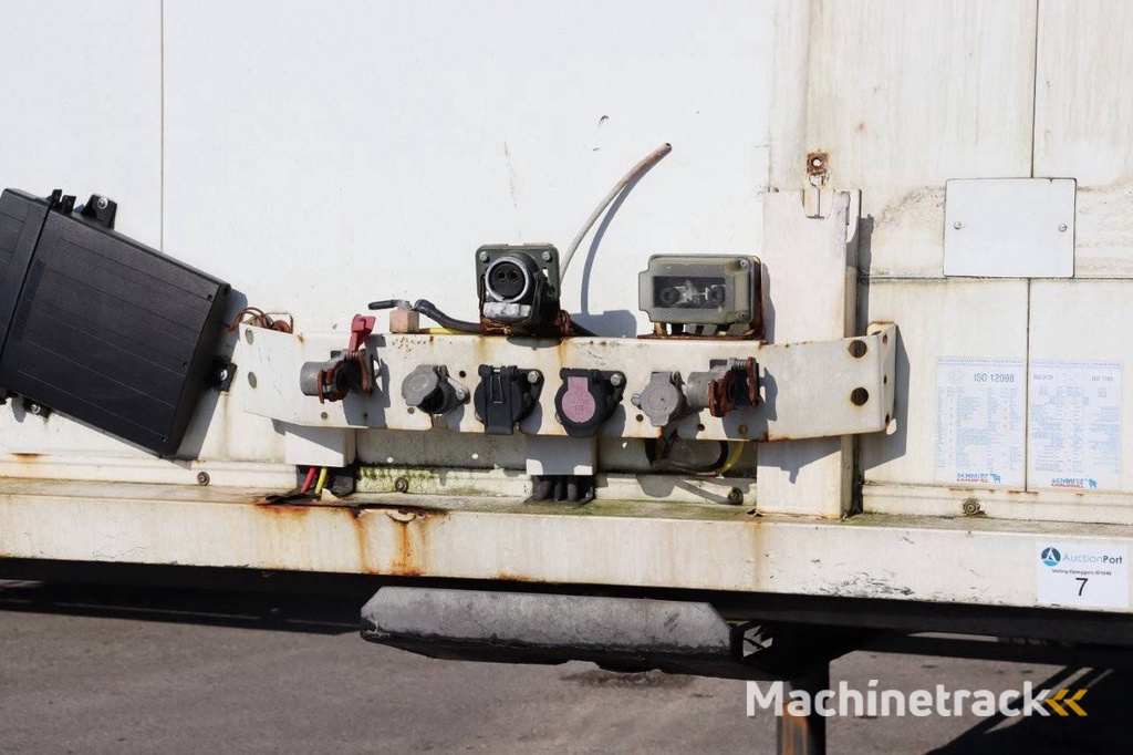 Closed Semi-trailer Schmitz Cargobull SKO 24 2014