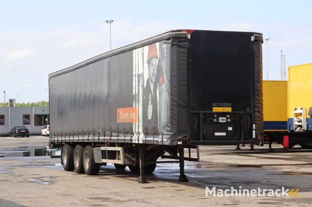 Curtainsider trailer Pacton THD 339 1997