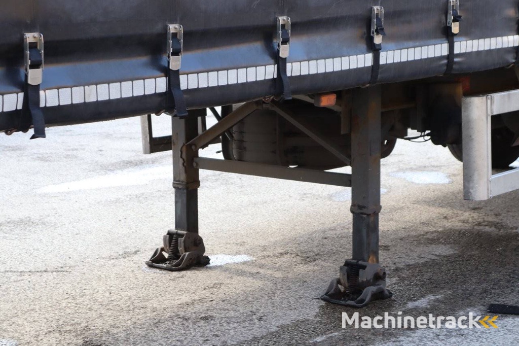 Curtainsider trailer Pacton THD 339 1997