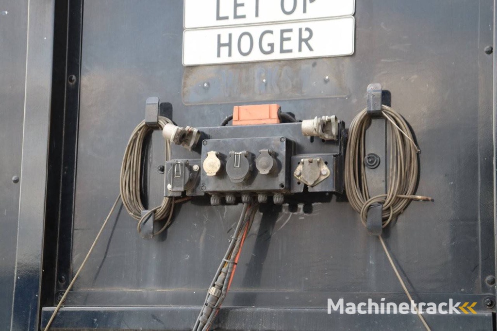 Curtainsider trailer Pacton B3-001 2007