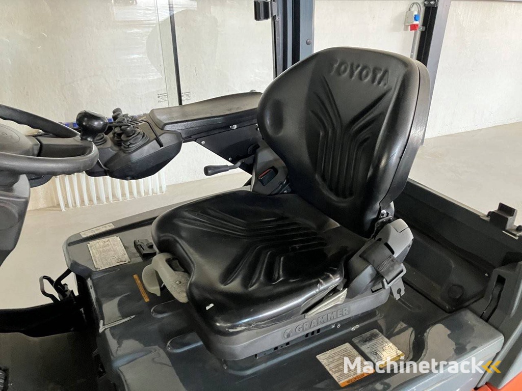 Forklift Toyota 8FBEKT16 Electric 1600kg 4.7m 2014