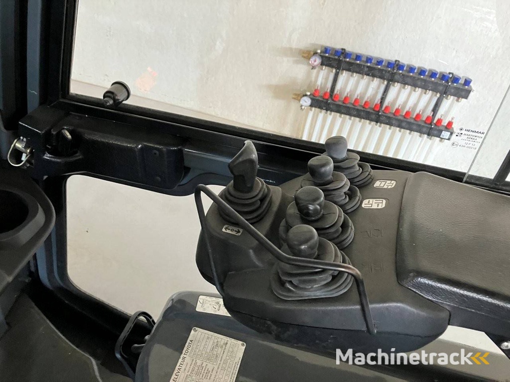 Forklift Toyota 8FBEKT16 Electric 1600kg 4.7m 2014