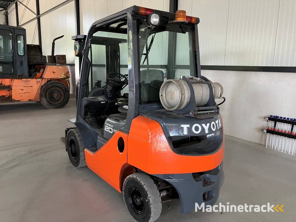 Heftruck Toyota 02-8FGF20 LPG 2000kg 4.3m 2013