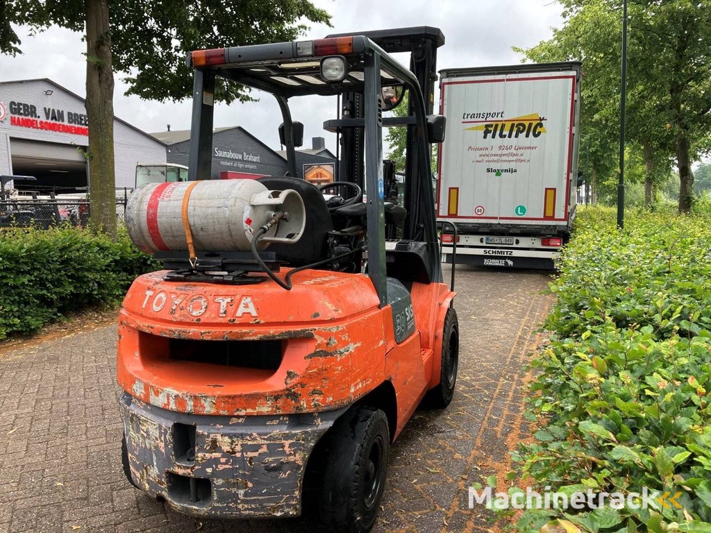 Heftruck Toyota 02-7FGF30 LPG 3000kg 5.5m 2005