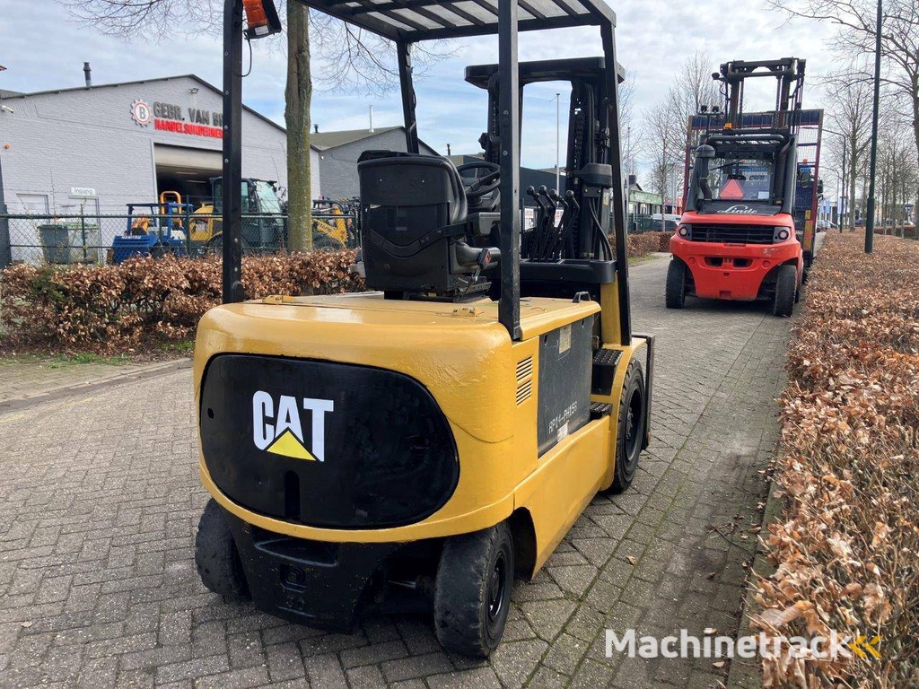 Forklift Caterpillar EP30K Electric 3000kg 4.7m 2009