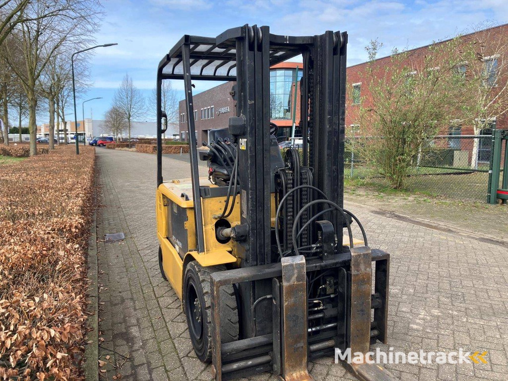 Forklift Caterpillar EP30K Electric 3000kg 4.7m 2009