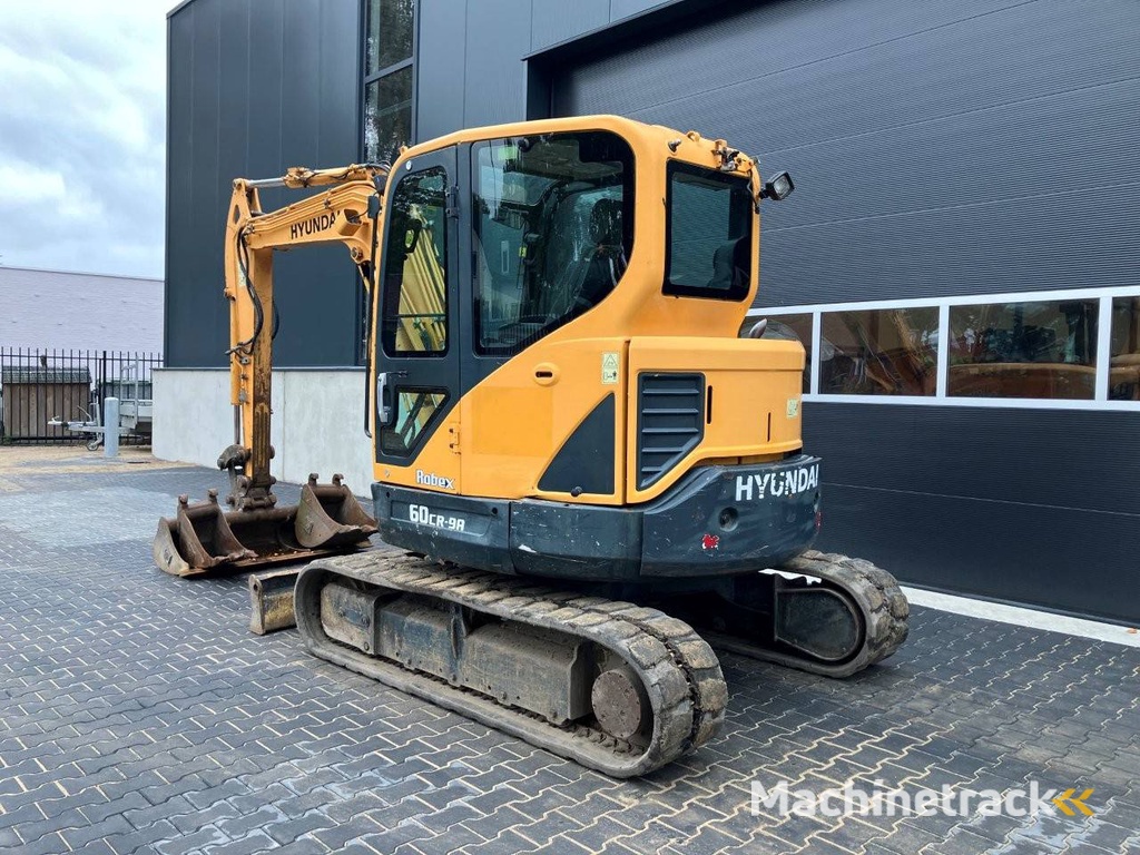 Rupsgraafmachine Hyundai Robex 60CR-9A Diesel 2015