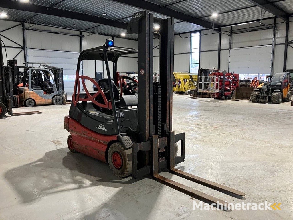 Heftruck Linde E30-02 Elektrisch 3000kg 5.5m 2005