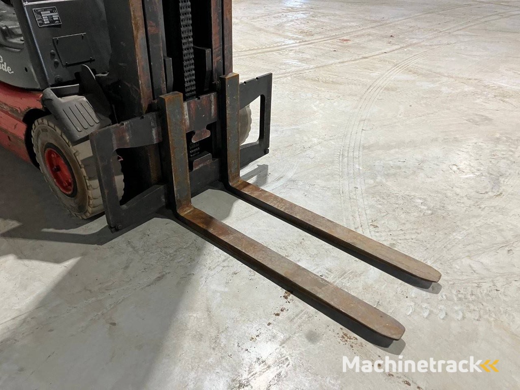 Heftruck Linde E30-02 Elektrisch 3000kg 5.5m 2005