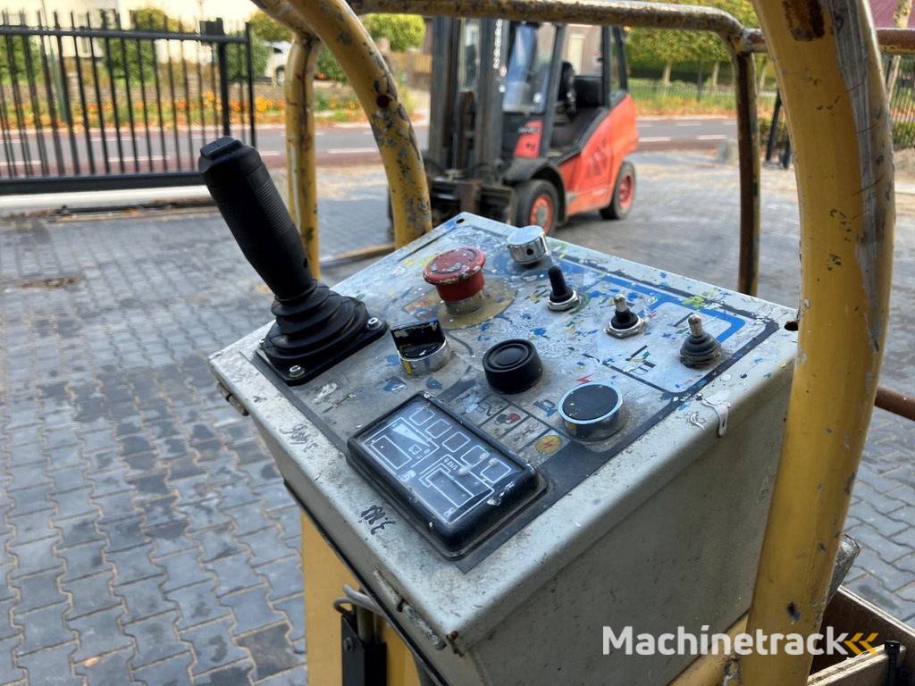 Grove Toucan 1010 Elektrischer Mastlift 10m 2000