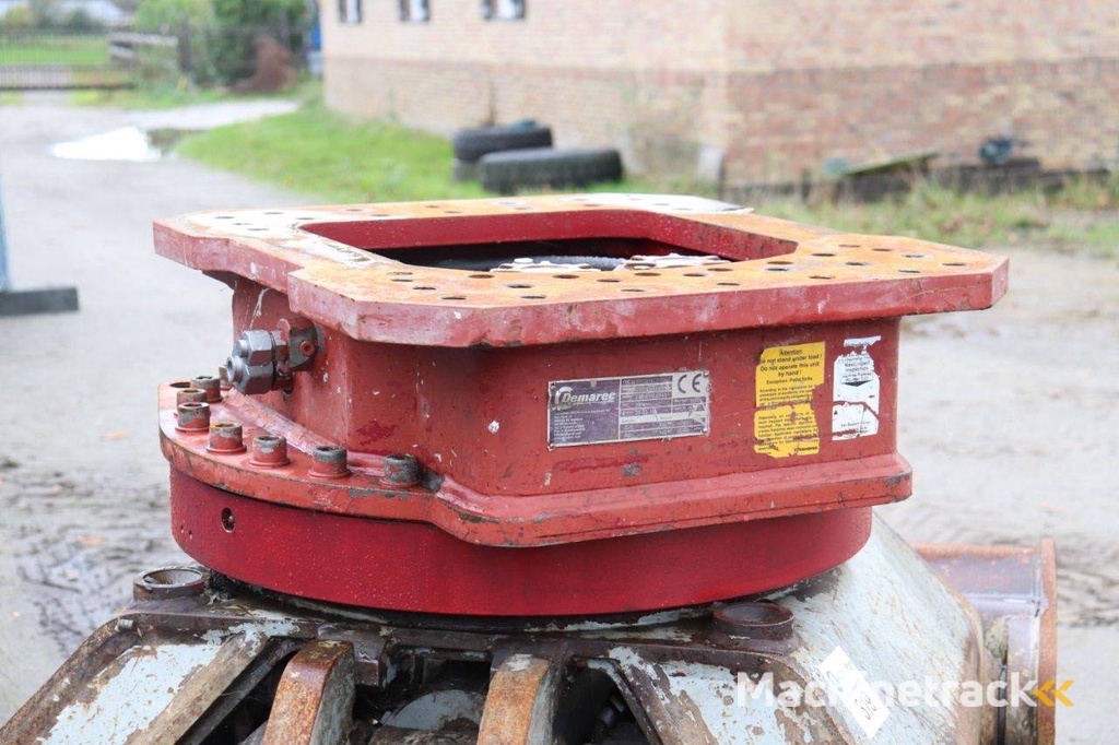 Sorting grab Demarec DRG 28 DN 2014