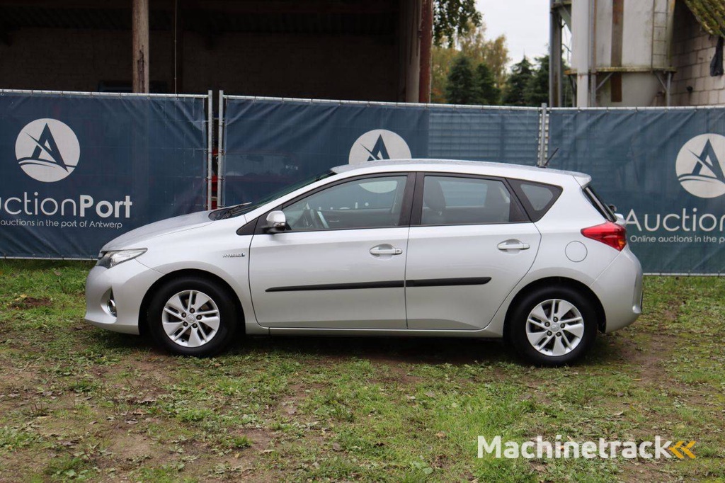 Toyota Auris Elektro+Benzin 99 PS 2013