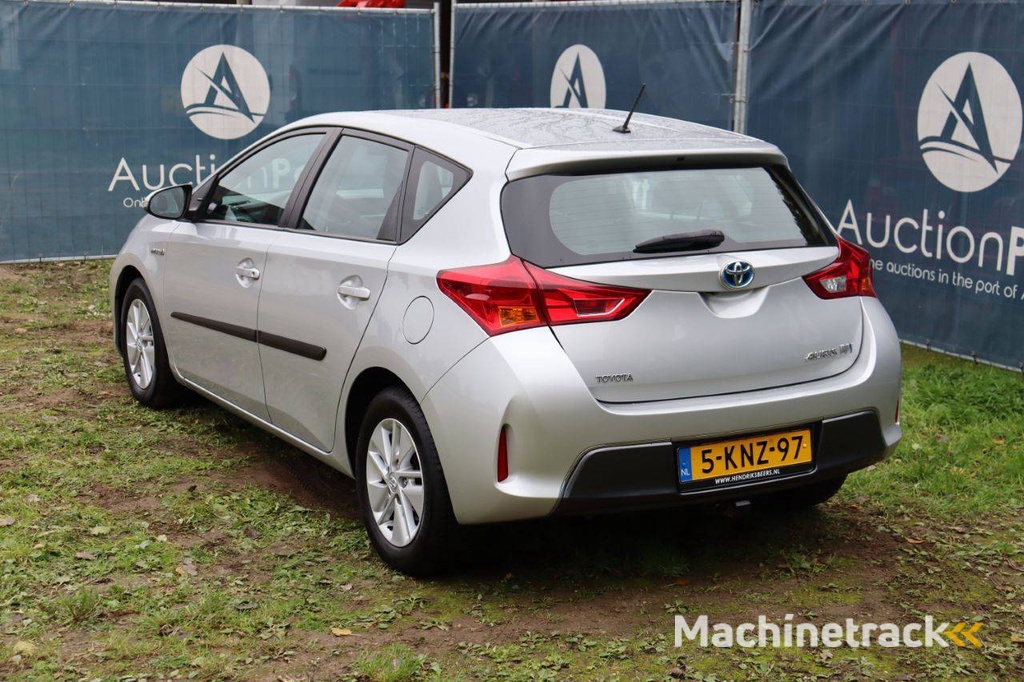 Toyota Auris Elektro+Benzin 99 PS 2013