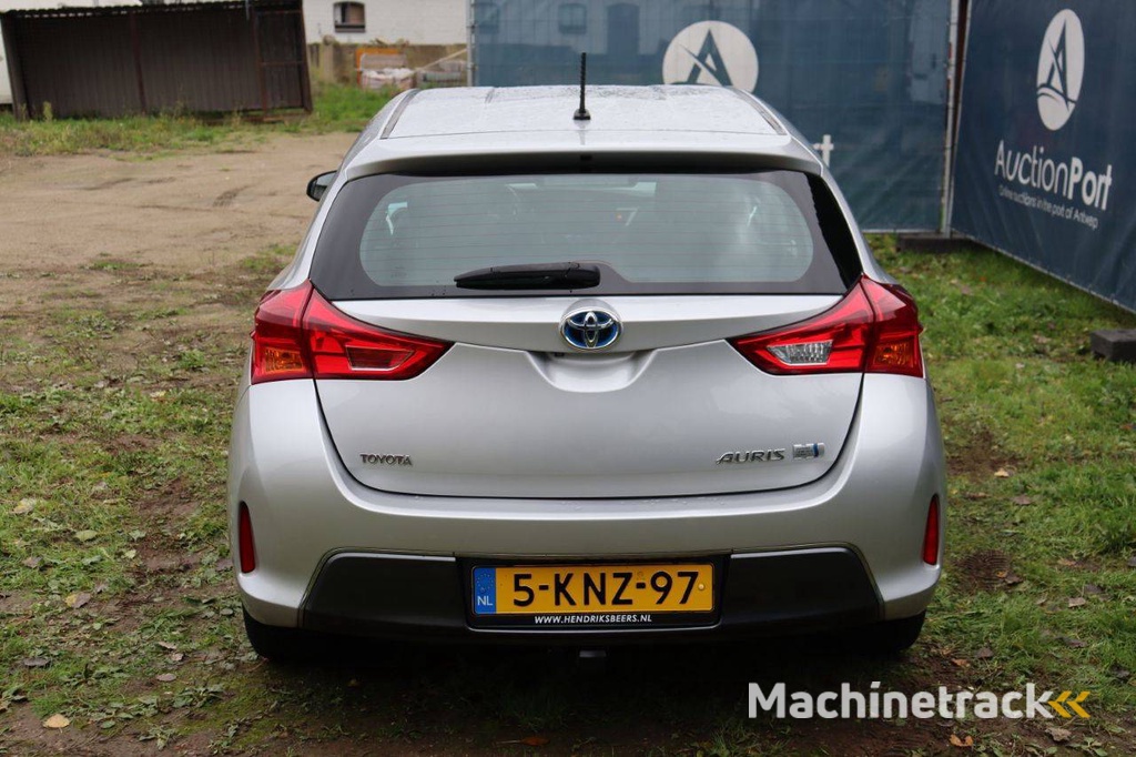 Toyota Auris Elektro+Benzin 99 PS 2013