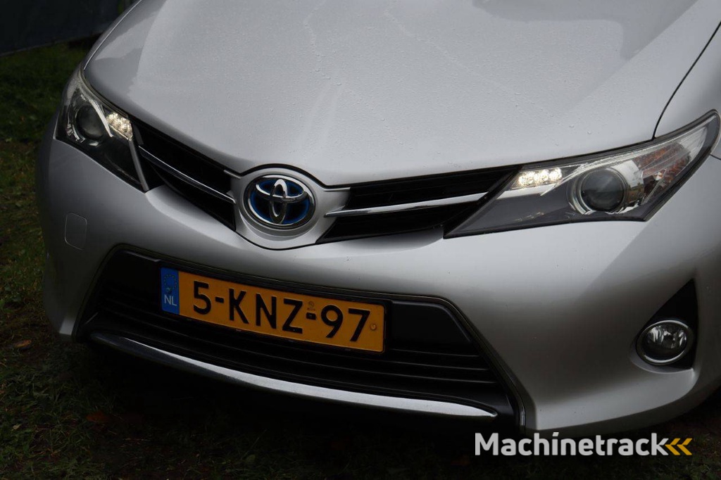 Toyota Auris Elektro+Benzin 99 PS 2013