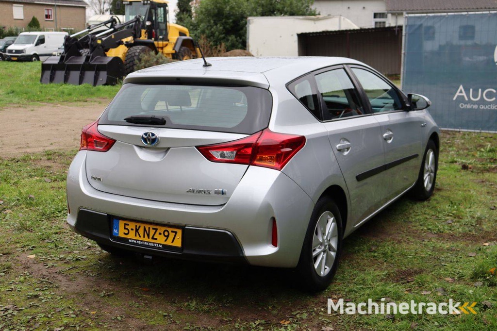 Toyota Auris Elektro+Benzin 99 PS 2013