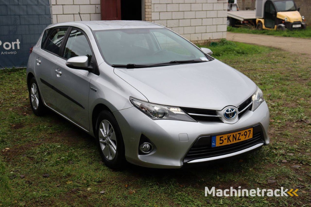 Toyota Auris Elektro+Benzin 99 PS 2013