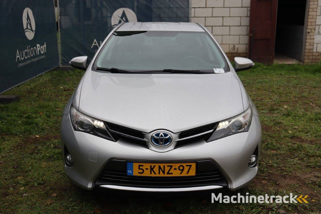 Toyota Auris Elektro+Benzin 99 PS 2013