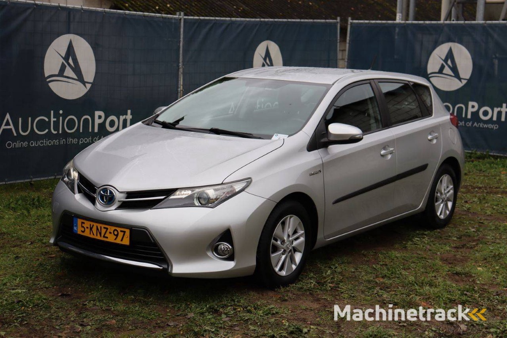 Toyota Auris Elektro+Benzin 99 PS 2013