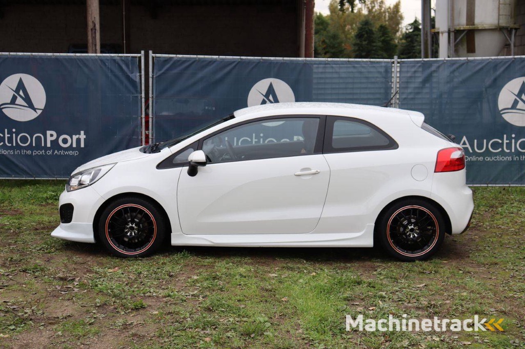Kia RIO Petrol 86hp 2012
