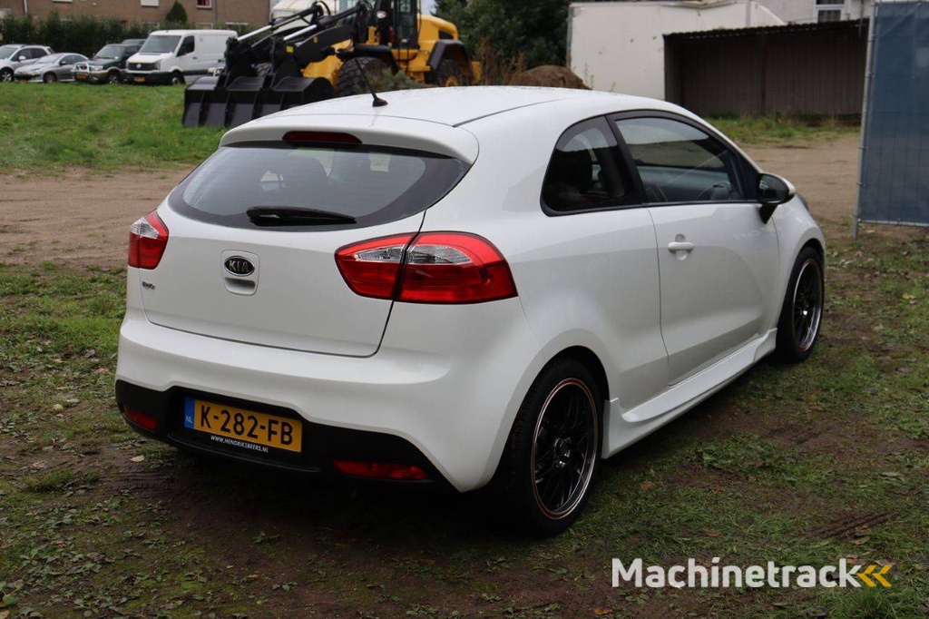 Kia RIO Petrol 86hp 2012