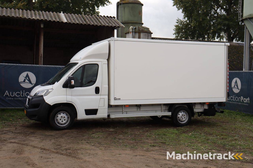Bakwagen Vrachtwagen Peugeot BOXER Diesel 165pk 2021
