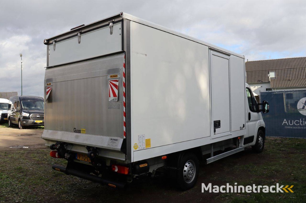 Bakwagen Vrachtwagen Peugeot BOXER Diesel 165pk 2021