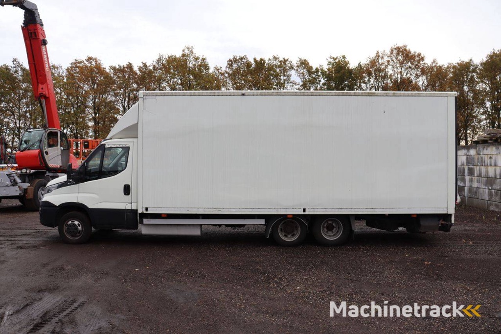 Trekker Iveco Daily 50C18 Diesel 180pk 2017 met oplegger Veldhuizen