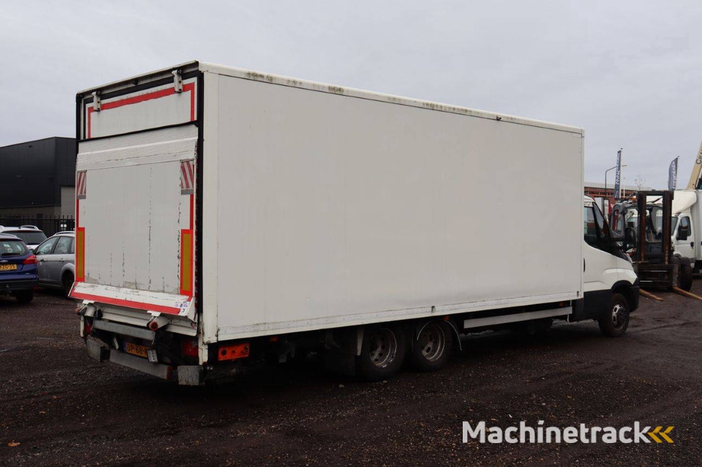 Trekker Iveco Daily 50C18 Diesel 180pk 2017 met oplegger Veldhuizen