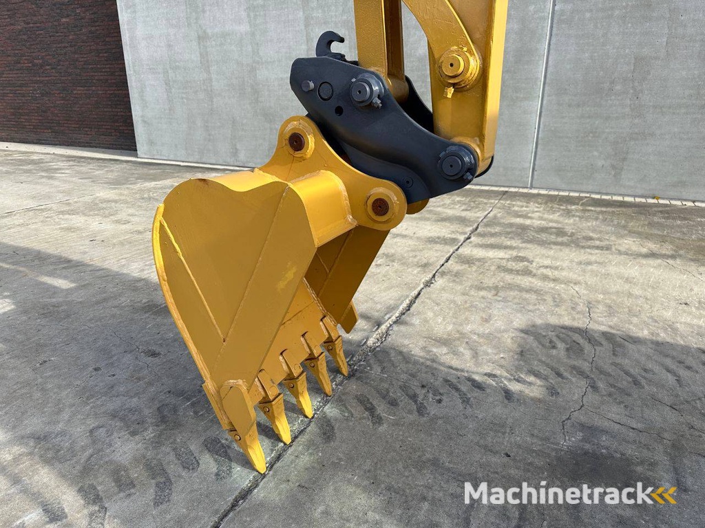 Rupsgraafmachine Caterpillar 305.5E2 Diesel 2017