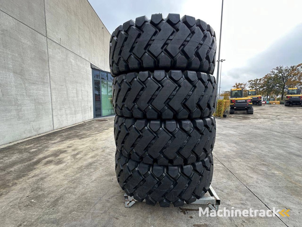 Partij Banden Forcestone 23.5-25 4 stuks Nieuw