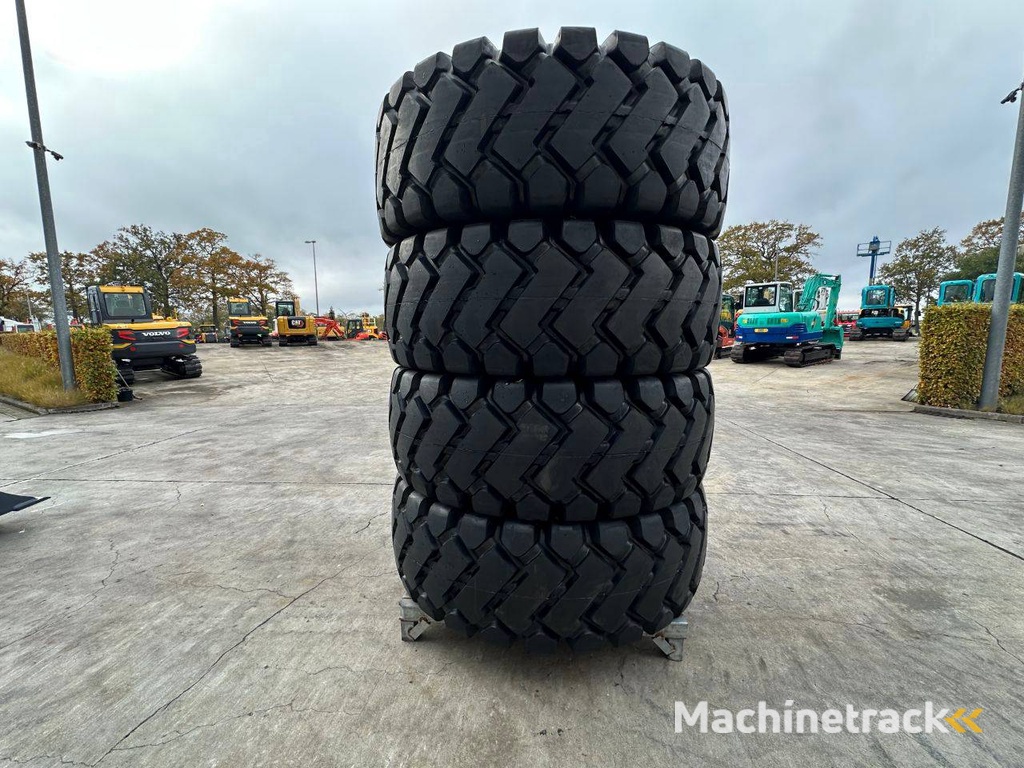 Partij Banden Forcestone 23.5-25 4 stuks Nieuw