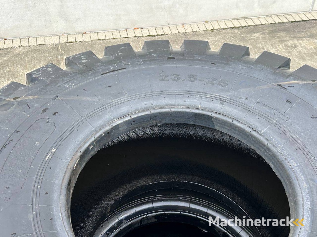 Partij Banden Forcestone 23.5-25 4 stuks Nieuw